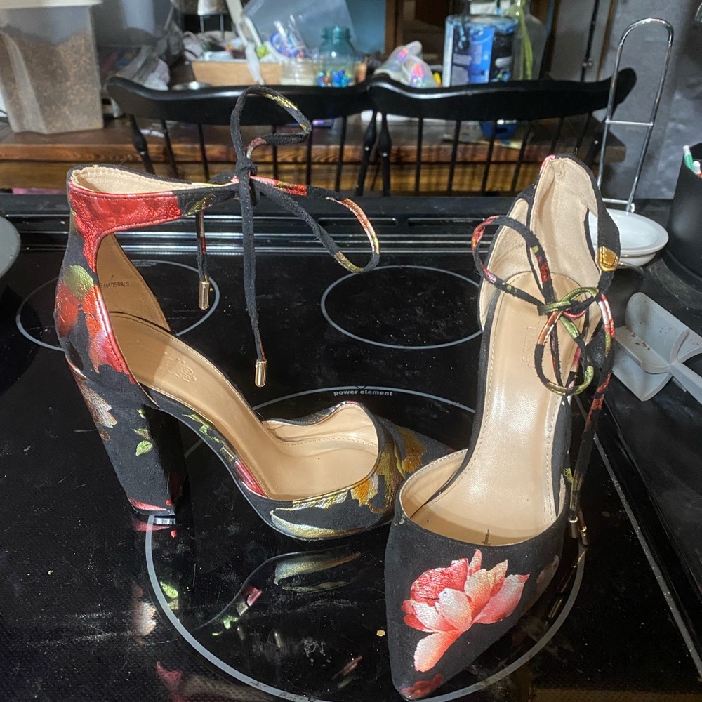 Charolette Russe size 7 heels worn once